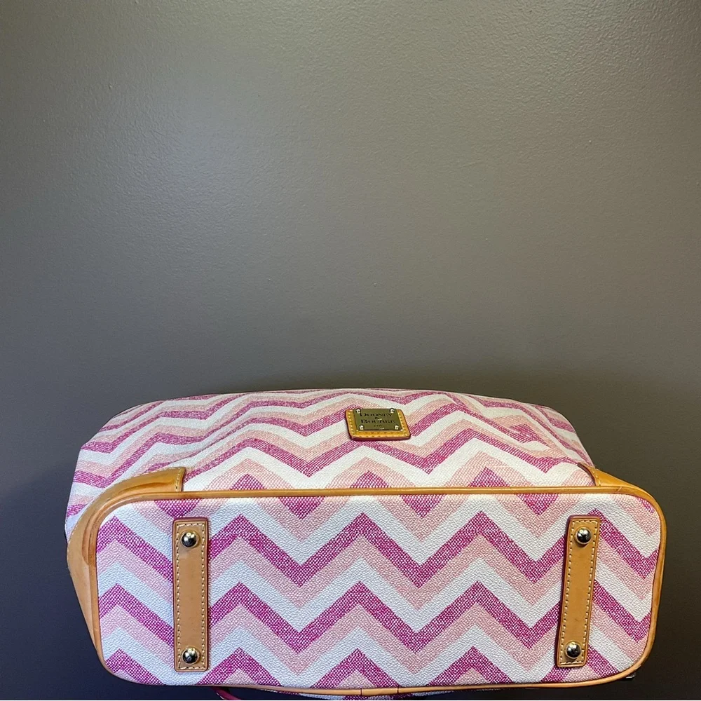 Dooney & Bourke pink chevron tote bag - Picture 6 of 13